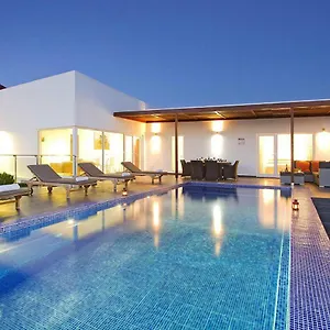 https://villas-hoopoe-lanzarote-playa-blanca-ace03058-oya.in-canary-islands.com